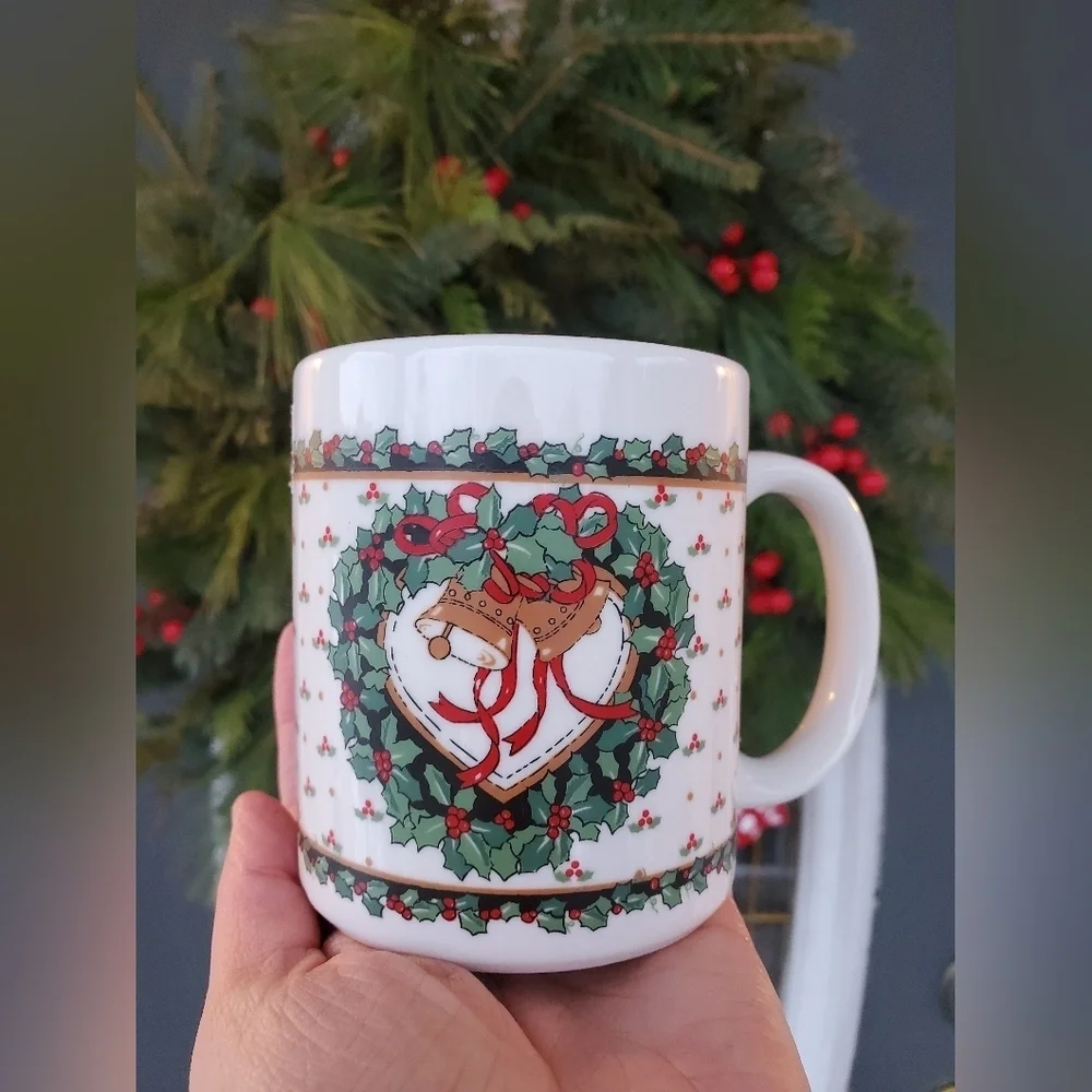 Windsor Collection Christmas Mug with Mistletoe Design